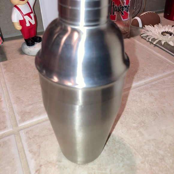 Brand New Stainless Steel Cocktail Shaker - Picture 5 of 6